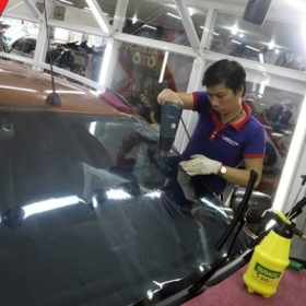 Quy trình dán phim cách nhiệt VOX chuẩn cho xe ô tô